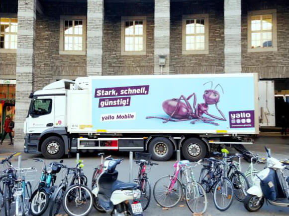 Camion Full Branding, Lastkraftwagen, Design, Marke, Werbung, Strasse, Strassenwerbung, Out of Home, OOH